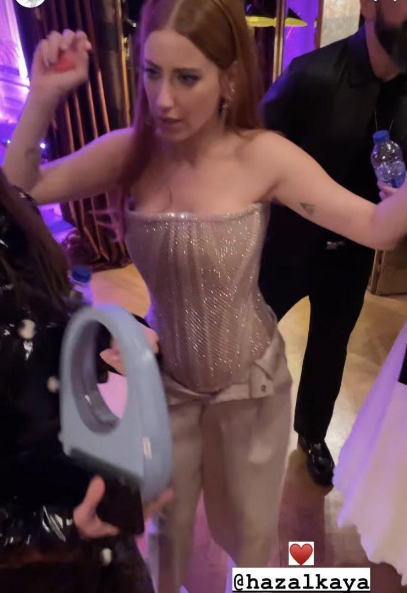 Hazal Kaya, fermuarı açık bıraktı