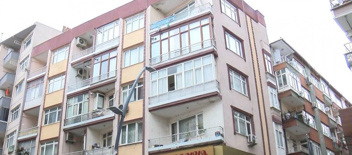 Bahçelievler’de, taciz şüphelisinin evi taşlandı