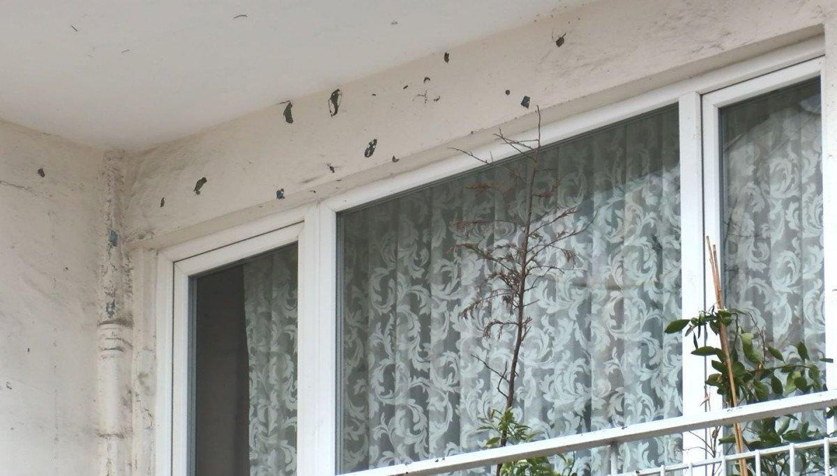 Bahçelievler’de, taciz şüphelisinin evi taşlandı