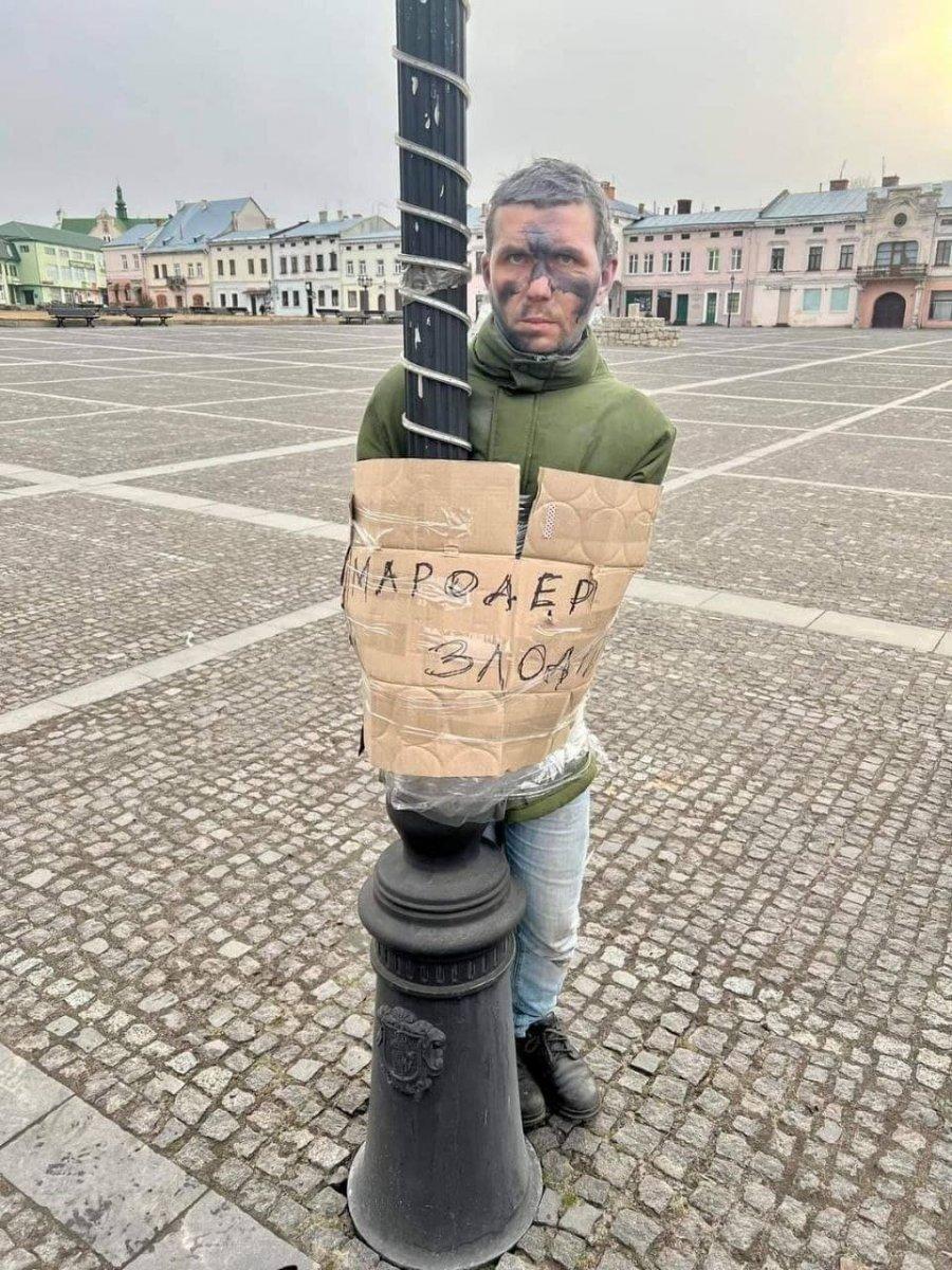 Ukrayna'da yağmacılar şehir meydanlarındaki direklere bağlanıyor