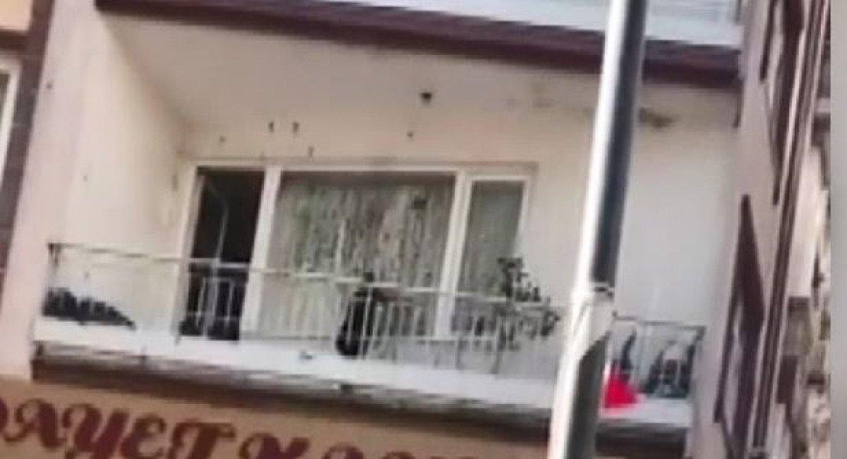 Bahçelievler’de, taciz şüphelisinin evi taşlandı