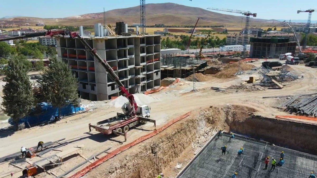 Murat Kurum: 2035'te kentsel dönüşüme girmemiş bina kalmayacak