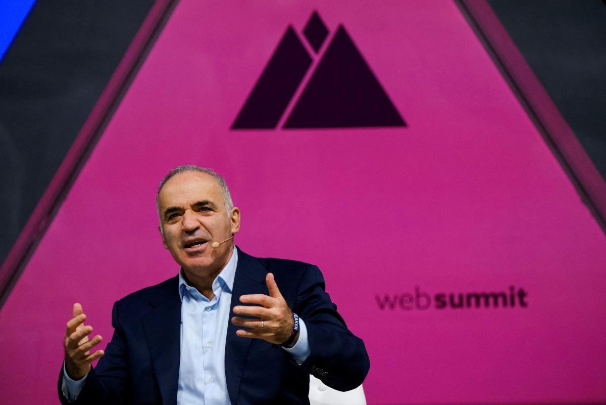 Kasparov: Rusya taş devrine döndürülmeli