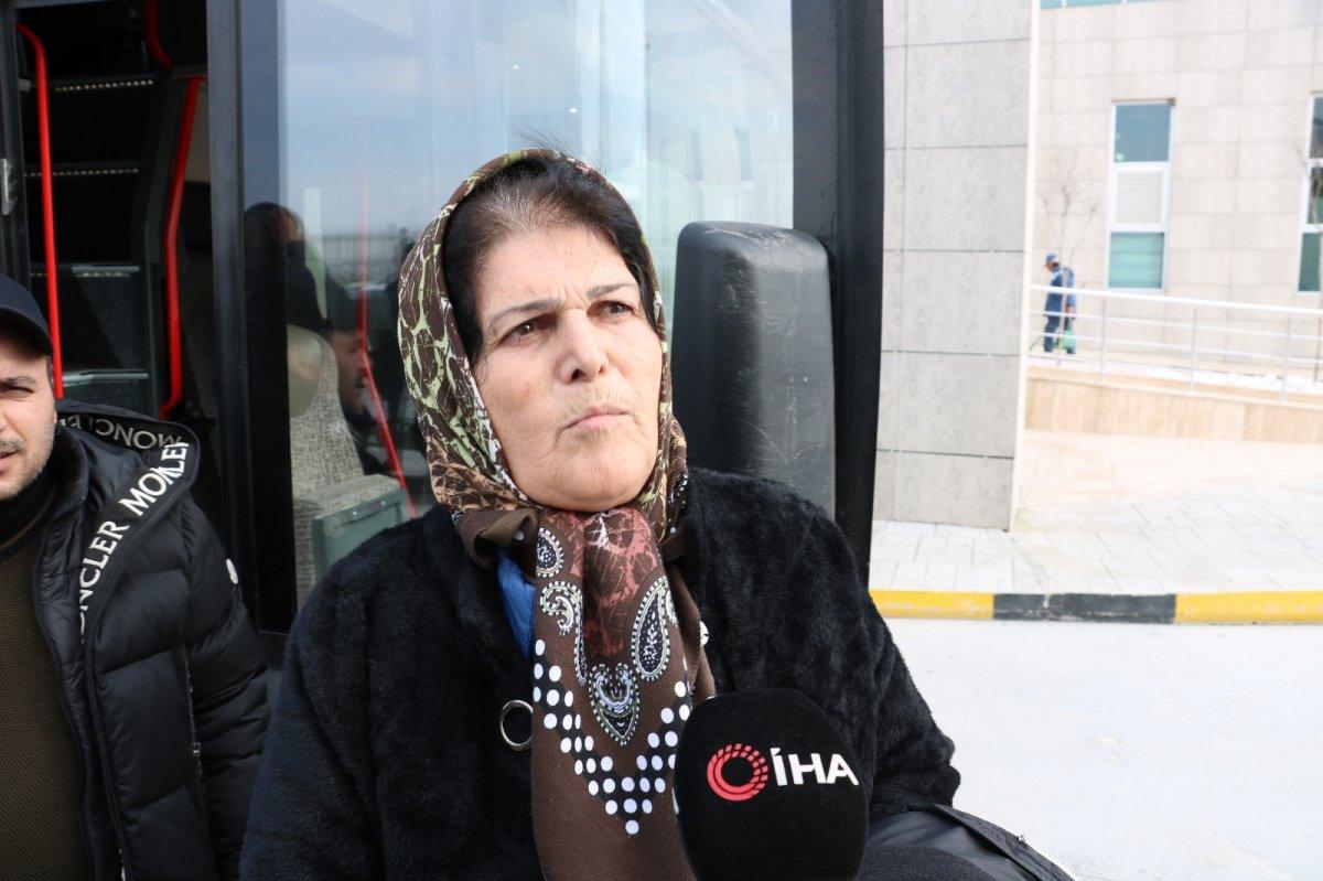 Ukrayna'da yaşayan Azerbaycanlılar Türkiye'ye giriş yaptı