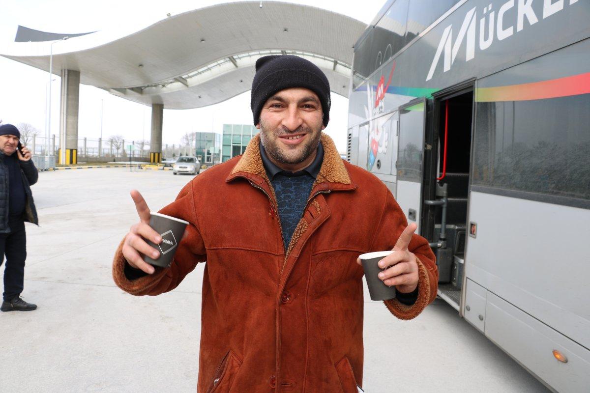 Ukrayna'da yaşayan Azerbaycanlılar Türkiye'ye giriş yaptı