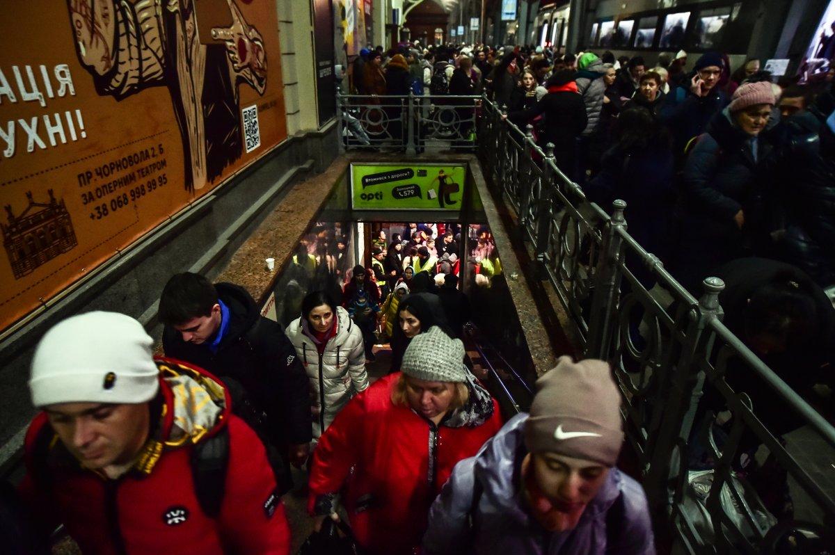 Lviv tren istasyonunda umut ve hüzün bir arada