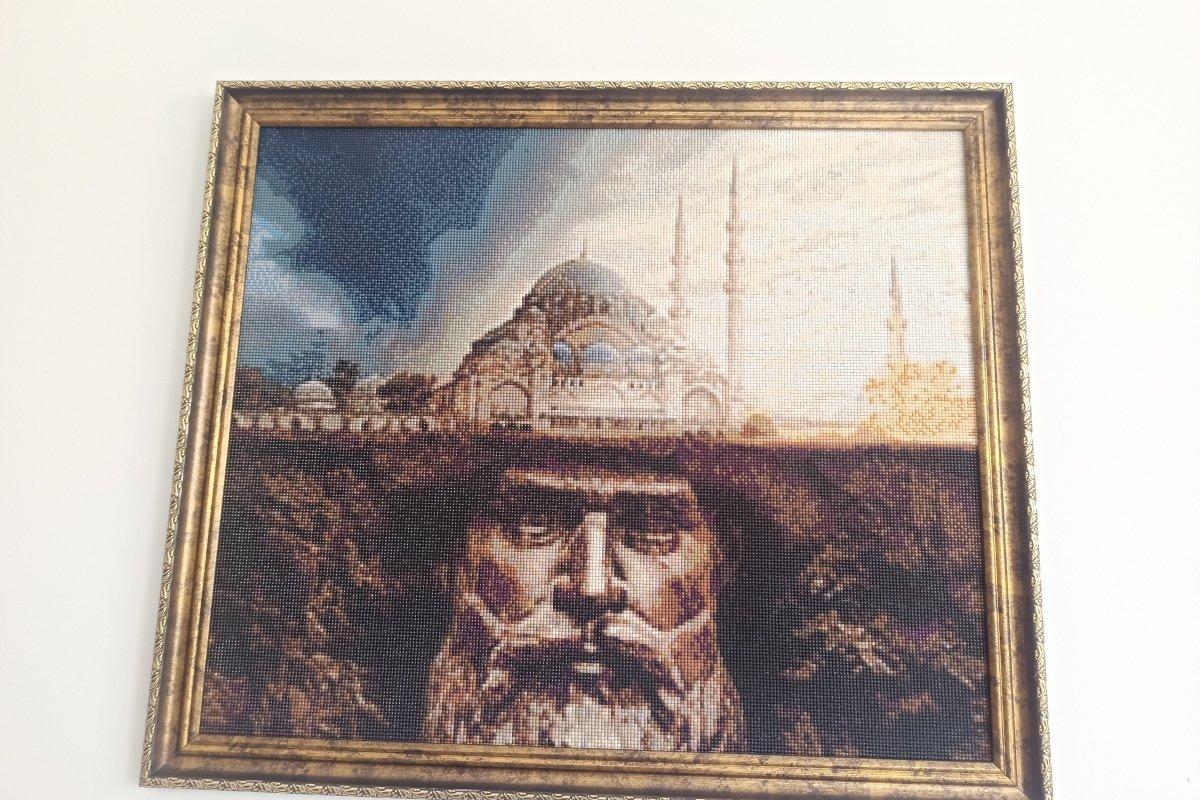 Kristal taşlardan yapılan tablolar hayranlık uyandırıyor