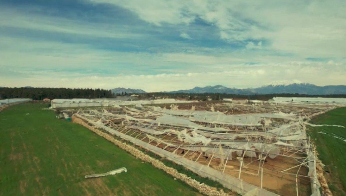 Antalya'da hortum, seraları yerle bir etti