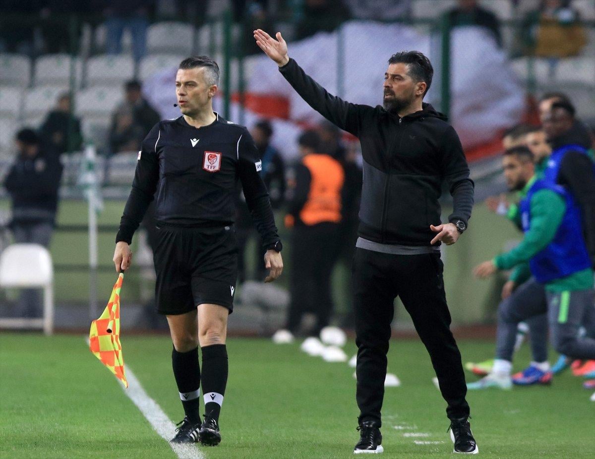 İlhan Palut: Şampiyonlar Ligi müziği çalarken duygulandım