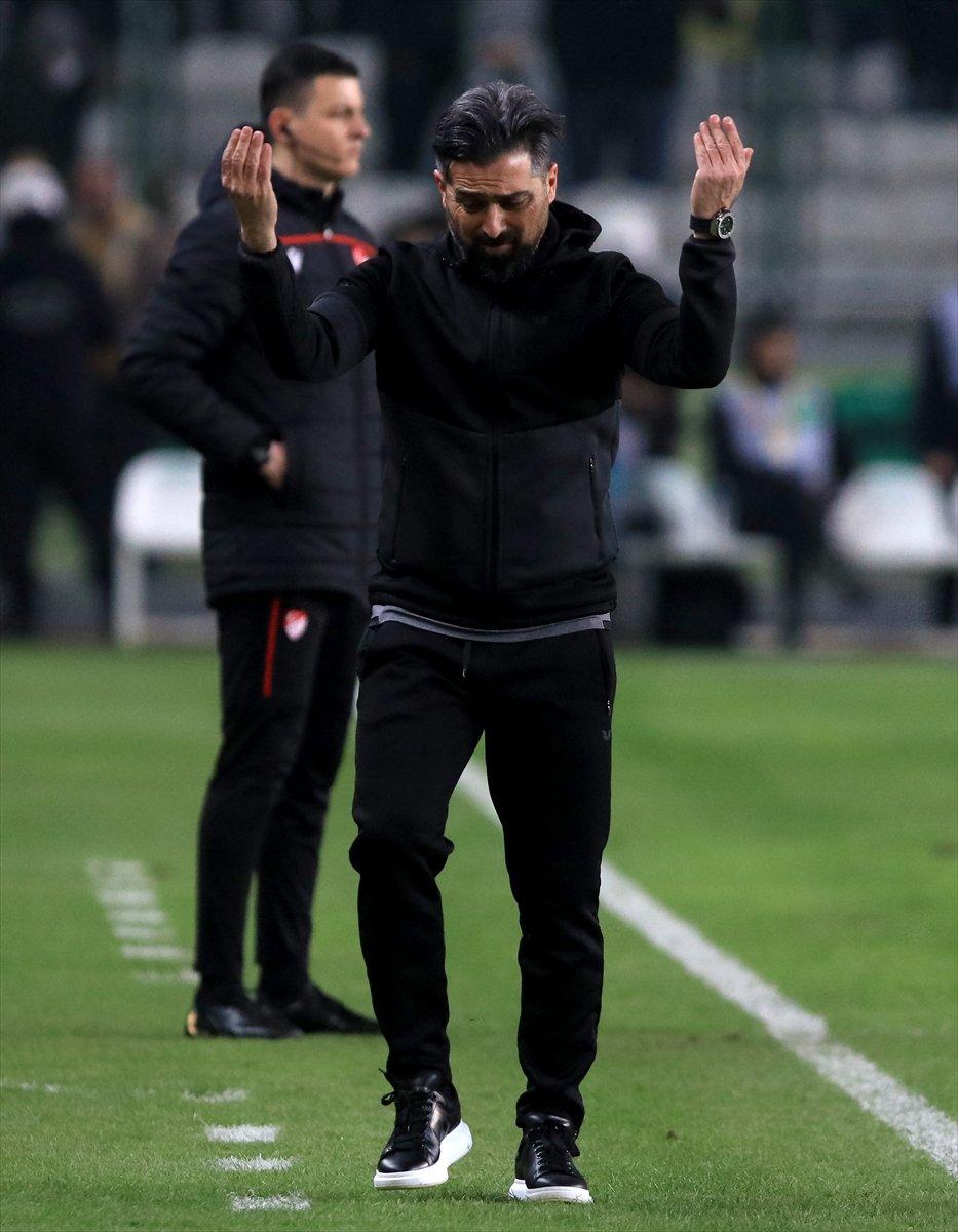 İlhan Palut: Şampiyonlar Ligi müziği çalarken duygulandım