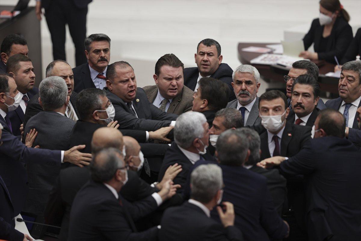 TBMM Genel Kurulu’nda kavga çıktı