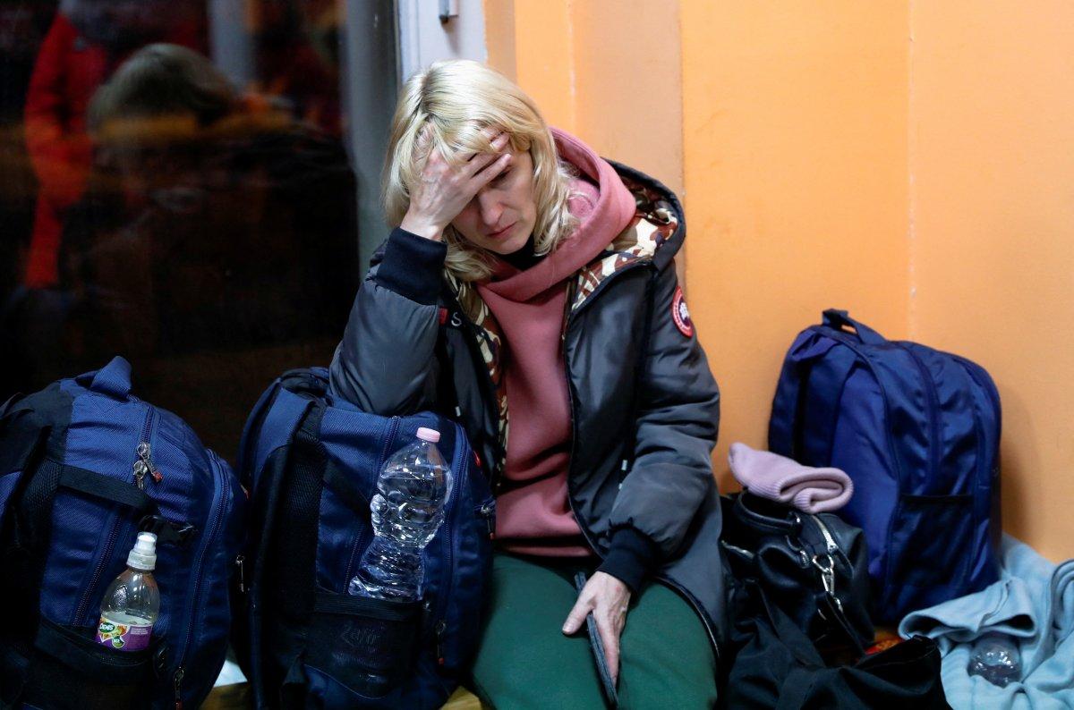 Binlerce Ukraynalı, Rusya'nın saldırdığı Kiev'den trenlerle kaçtı