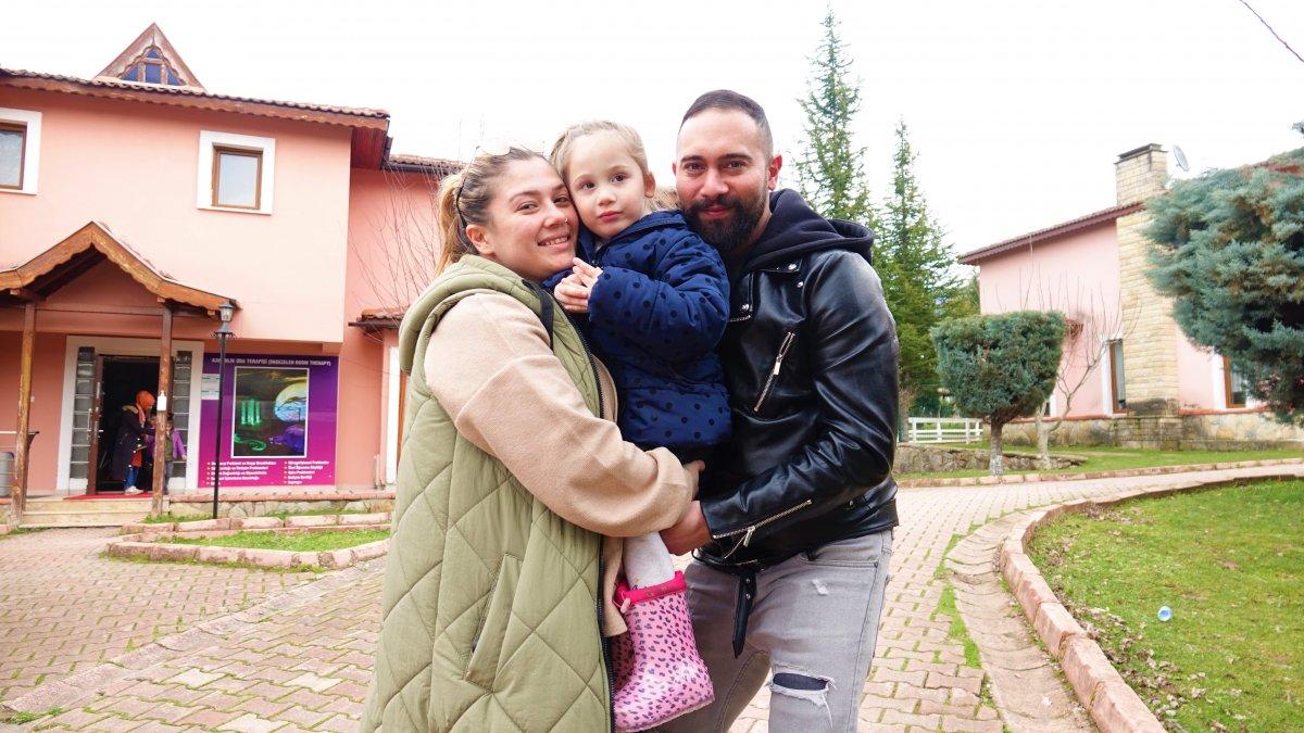 Otizmli kızından anne kelimesini duymak için Almanya'dan Kocaeli'ye geldi