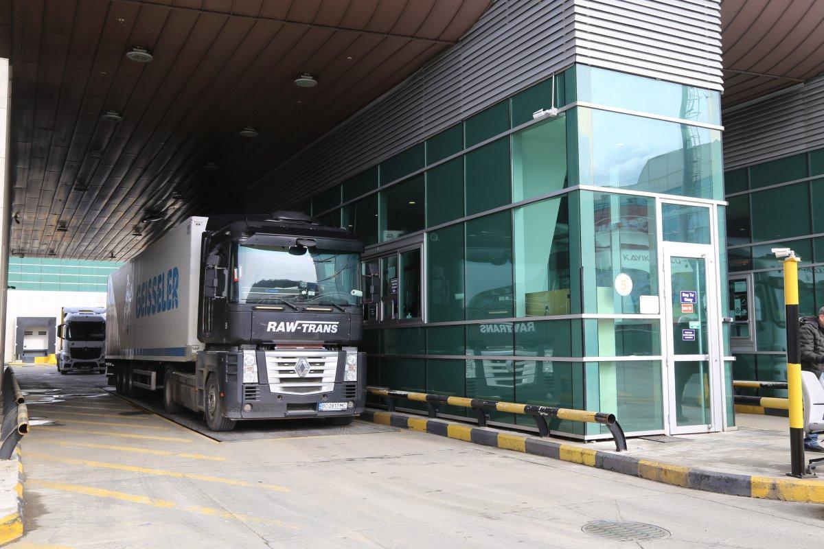 İran’a alınmayan Ukrayna tırları, Sarp Sınır Kapısı’nda yoğunluğa neden oldu