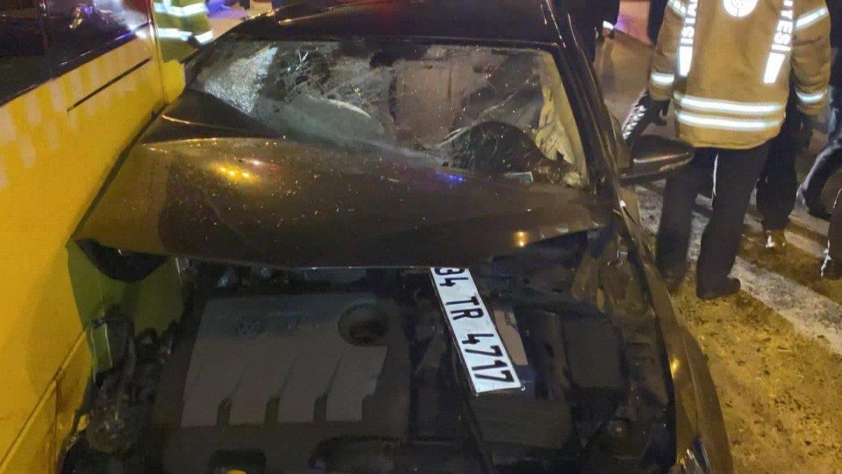 Zeytinburnu’nda, 15 yaşındaki sürücü kaza yaptı