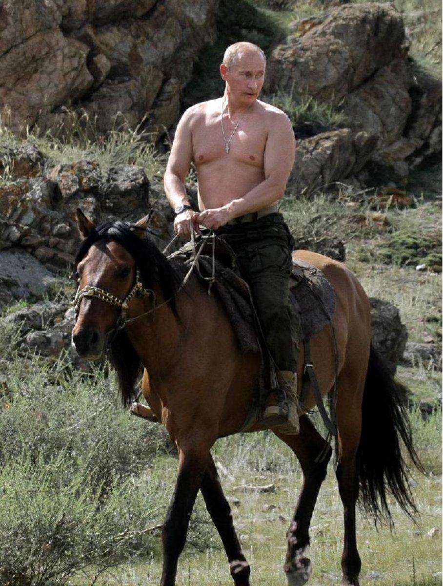 Vakanüvis, Zelensky ve Putin'in devlet başkanlığına giden sürecini yazdı