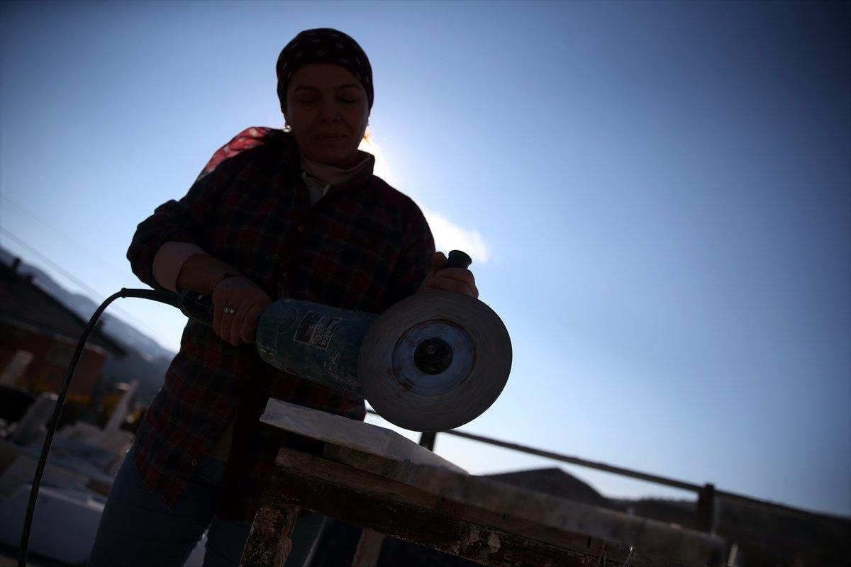 Düzce'de 20 yıldır atölye işleten kadın mermer ustası oldu