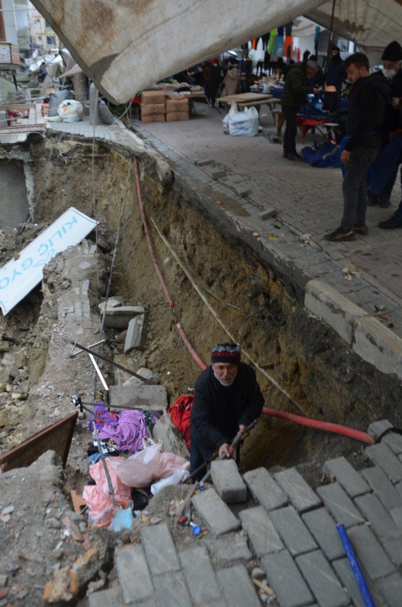 Avcılar'da, semt pazarında kaldırım çöktü