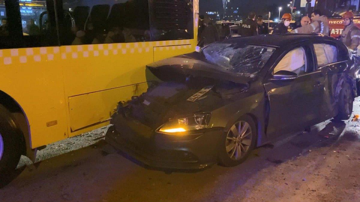 Zeytinburnu’nda, 15 yaşındaki sürücü kaza yaptı