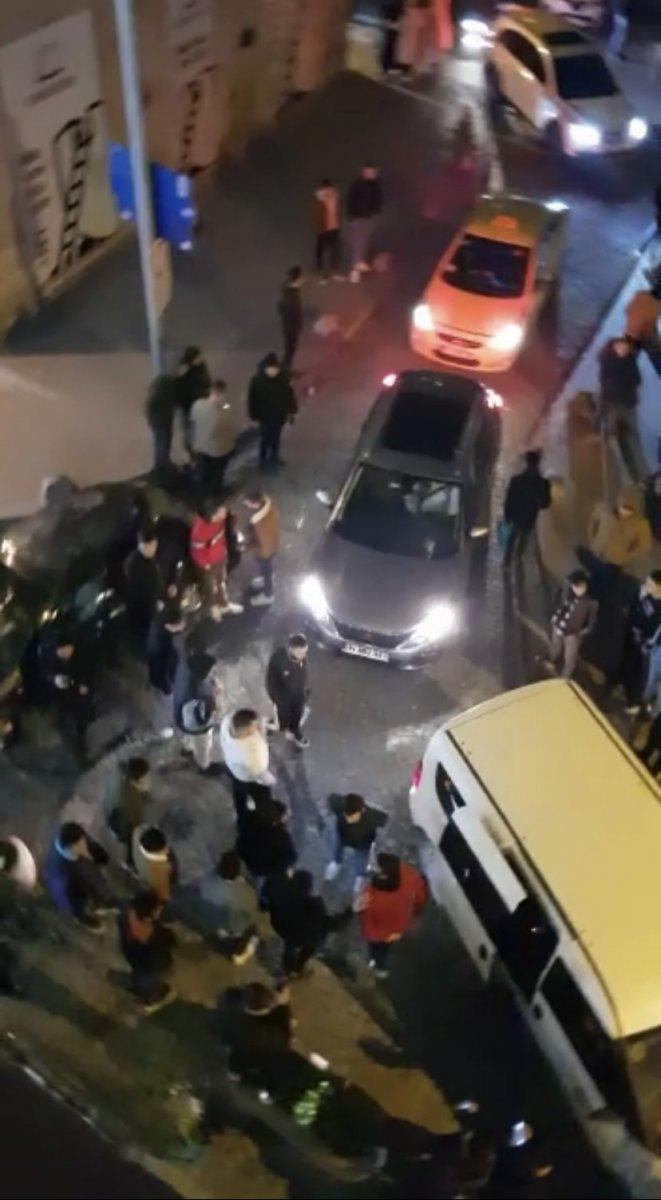 Beyoğlu'nda yol kapatıp meşale yakan magandalar kamerada