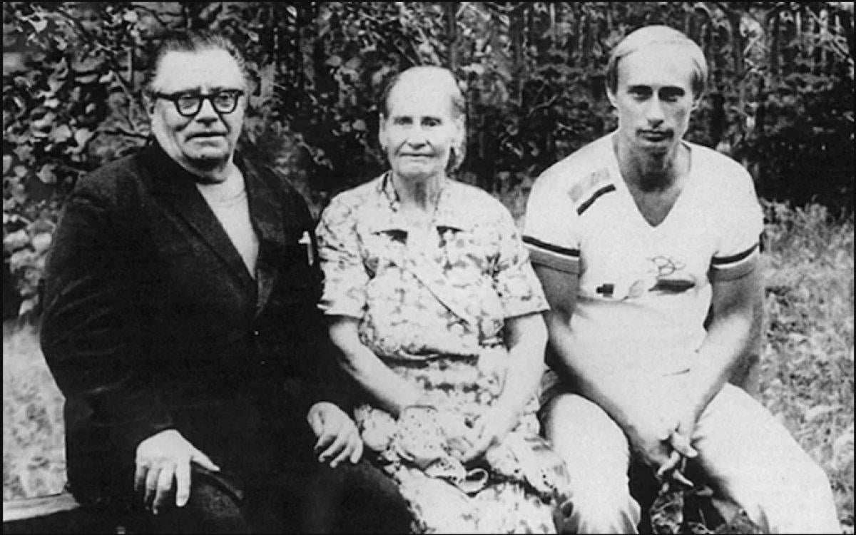 Vakanüvis, Zelensky ve Putin'in devlet başkanlığına giden sürecini yazdı