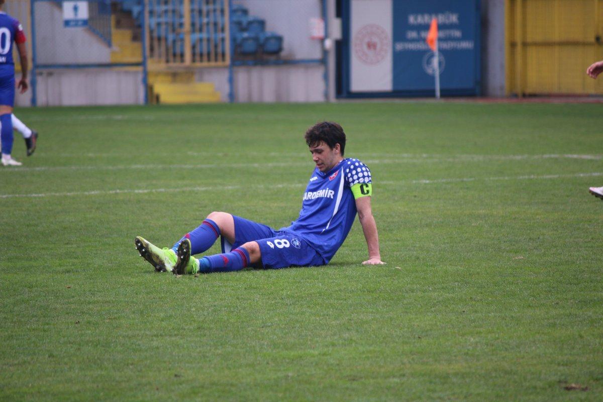 Amatör lige düşen Karabükspor'da Başkan helva dağıttı