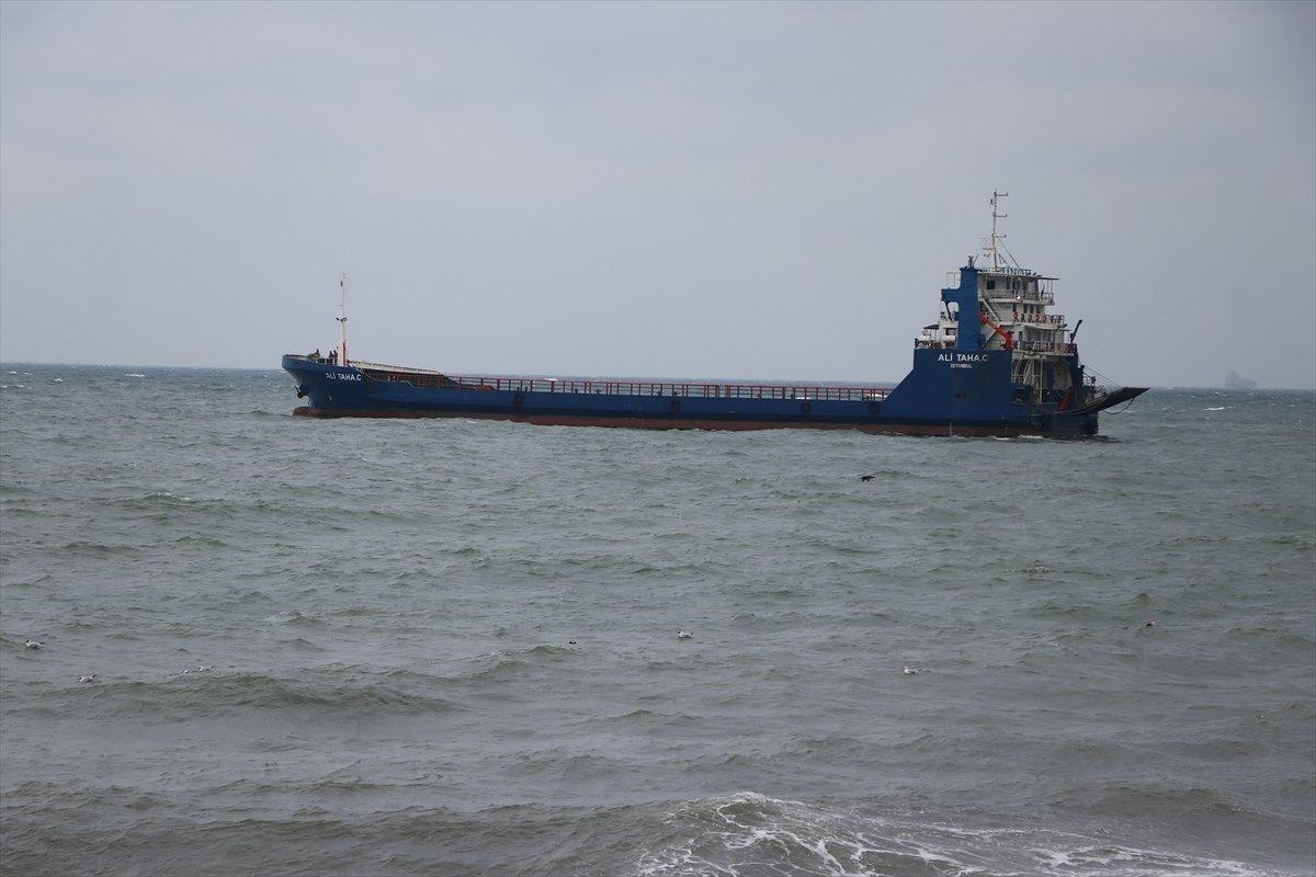 Marmara Denizi'nde şiddetli poyraz ulaşımı engelledi