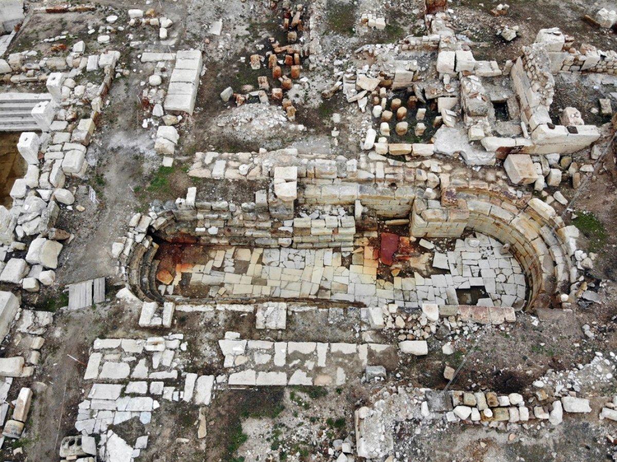 2 bin yıllık Tarihi Roma Hamamı'nın suyu çekildi