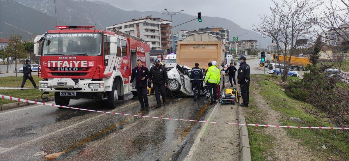 Denizli'de tırların arasında kalıp öldüğü sanılan sürücü sağ çıkartıldı