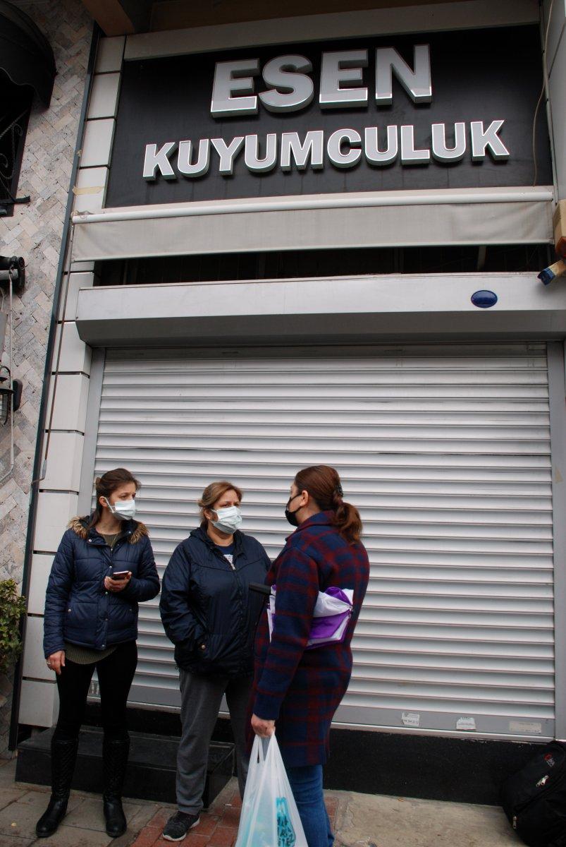 İzmir’de kuyumcu, 7 milyon lira değerindeki altınlarla kaçtı