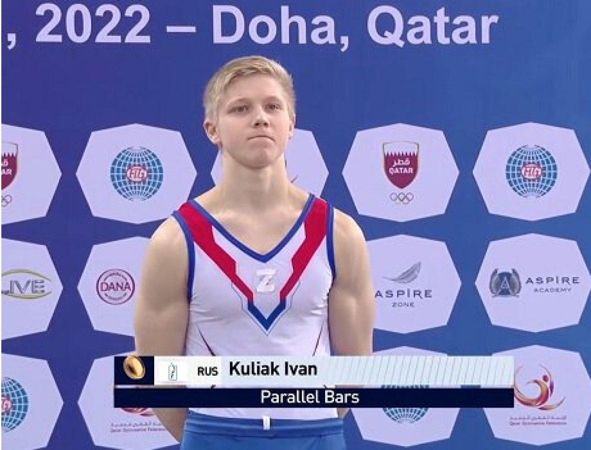 Rus sporcu, ödül törenine 'Z' yazılı mayosuyla katıldı