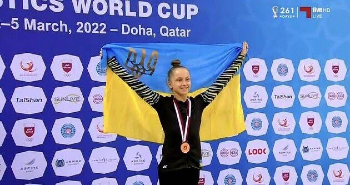 Rus sporcu, ödül törenine 'Z' yazılı mayosuyla katıldı