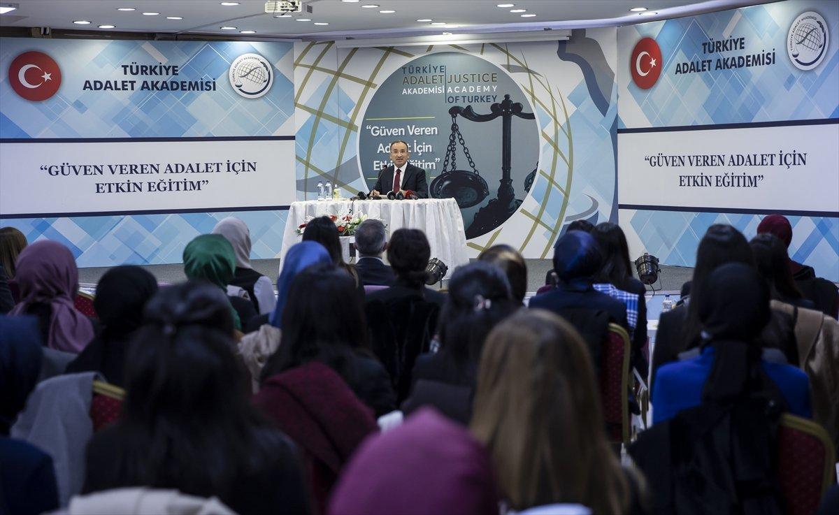 Adalet Bakanı Bekir Bozdağ: Ücretsiz avukat görevlendirilecek