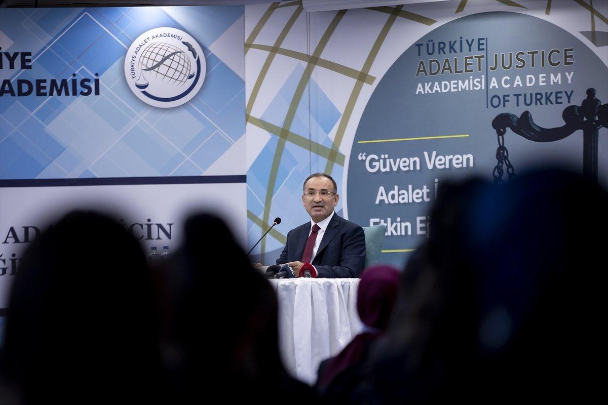 Adalet Bakanı Bekir Bozdağ: Ücretsiz avukat görevlendirilecek