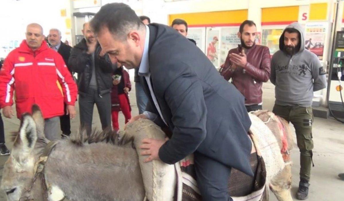 Gaziantep'te eşekli eylem, Gelecek Partili ilçe başkanının düşmesiyle son buldu