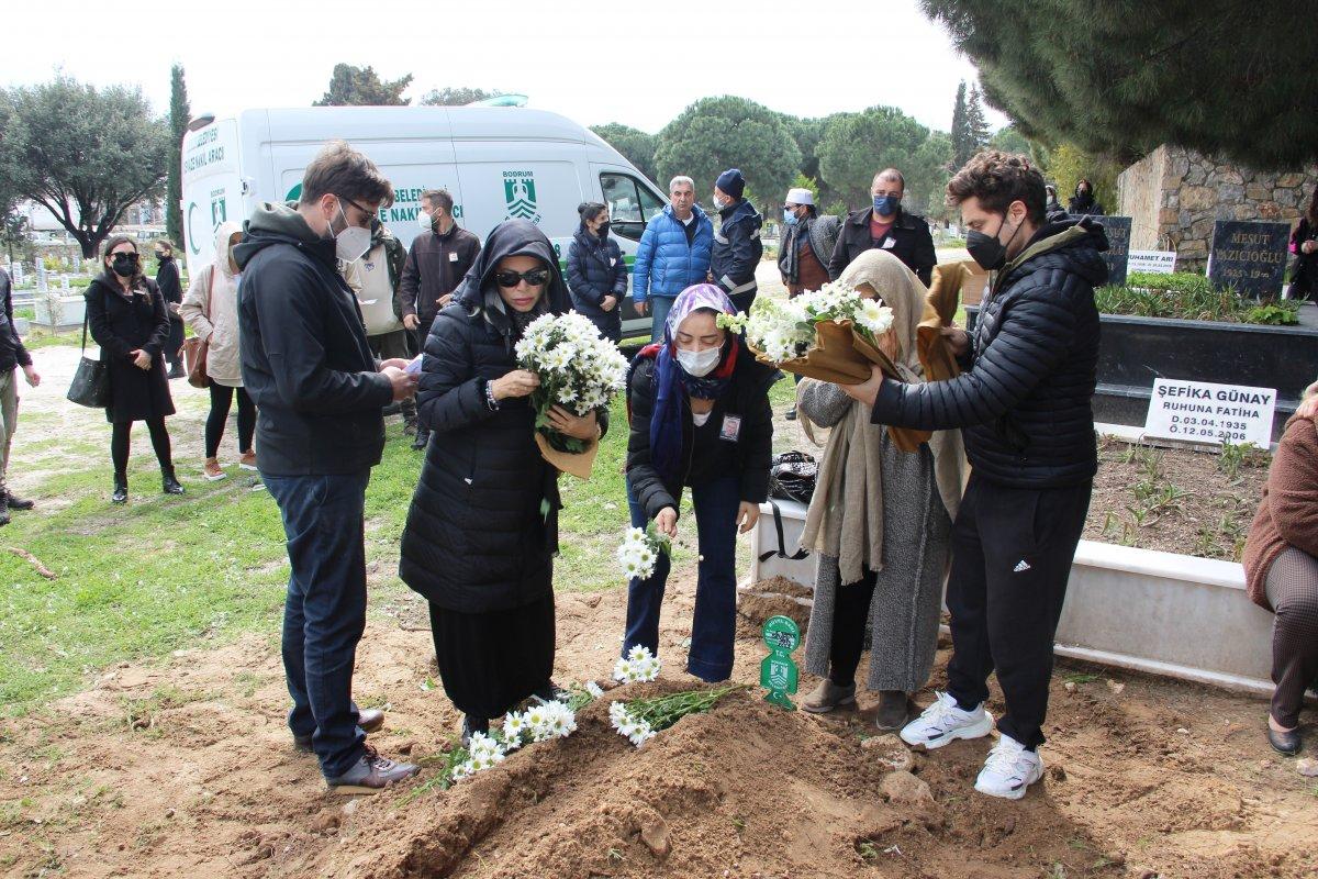 Seray Sever’den babasına acı veda