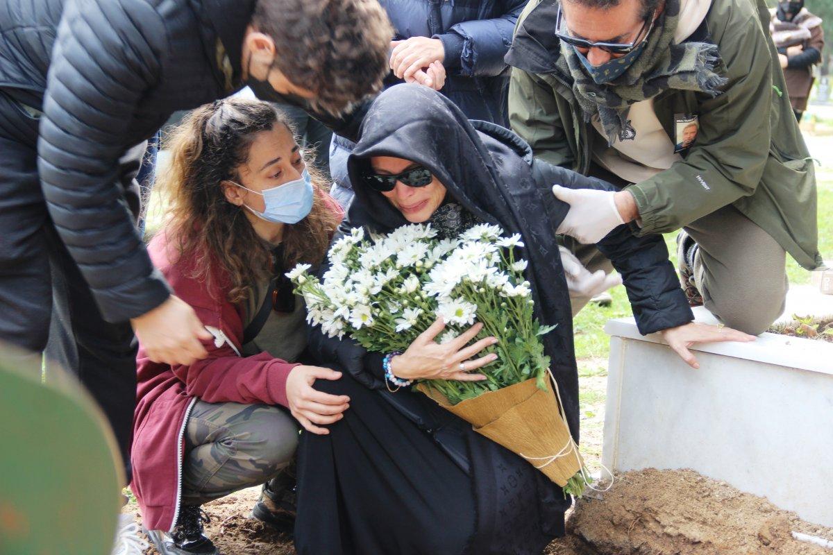 Seray Sever’den babasına acı veda