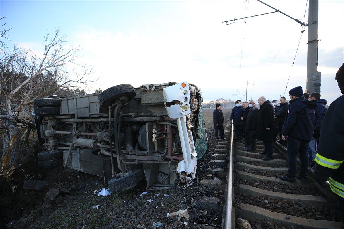 Kırklareli'nde yolcu treni işçi sevisine çarptı