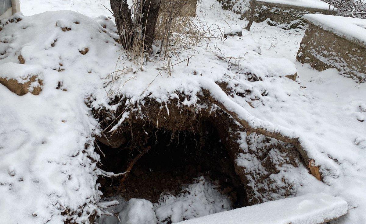 Afyonkarahisar'da, mezarlıkta kazı yapan defineciler yakalandı