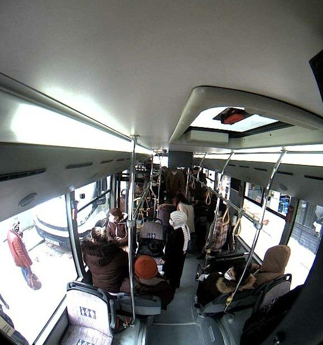 Denizli'de bayılan yolcuyu hastaneye yetiştirdi