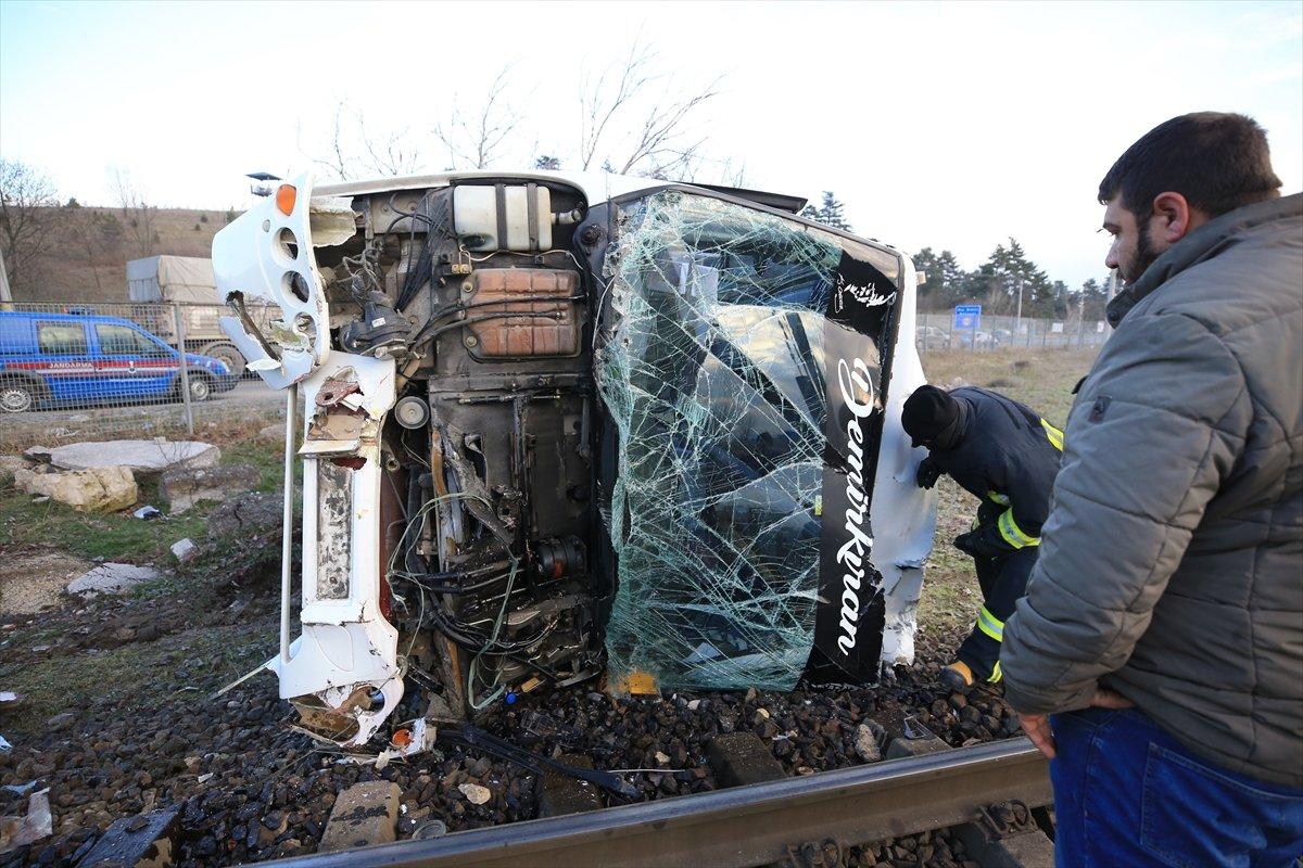 Kırklareli'nde yolcu treni işçi sevisine çarptı