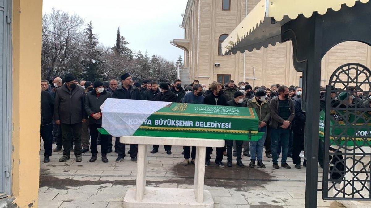 Konya'da damadı tarafından bıçaklanan kadın toprağa verildi