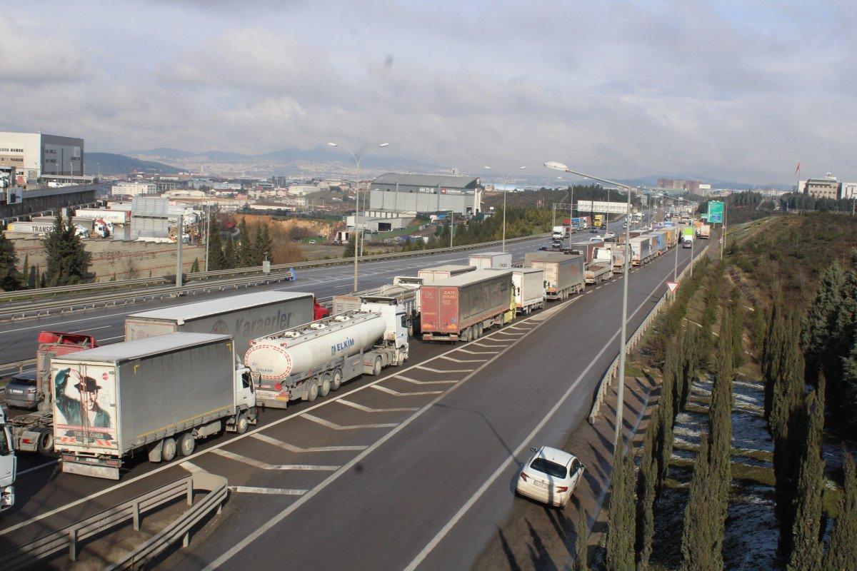İstanbul yolunda 8 kilometrelik kuyruk