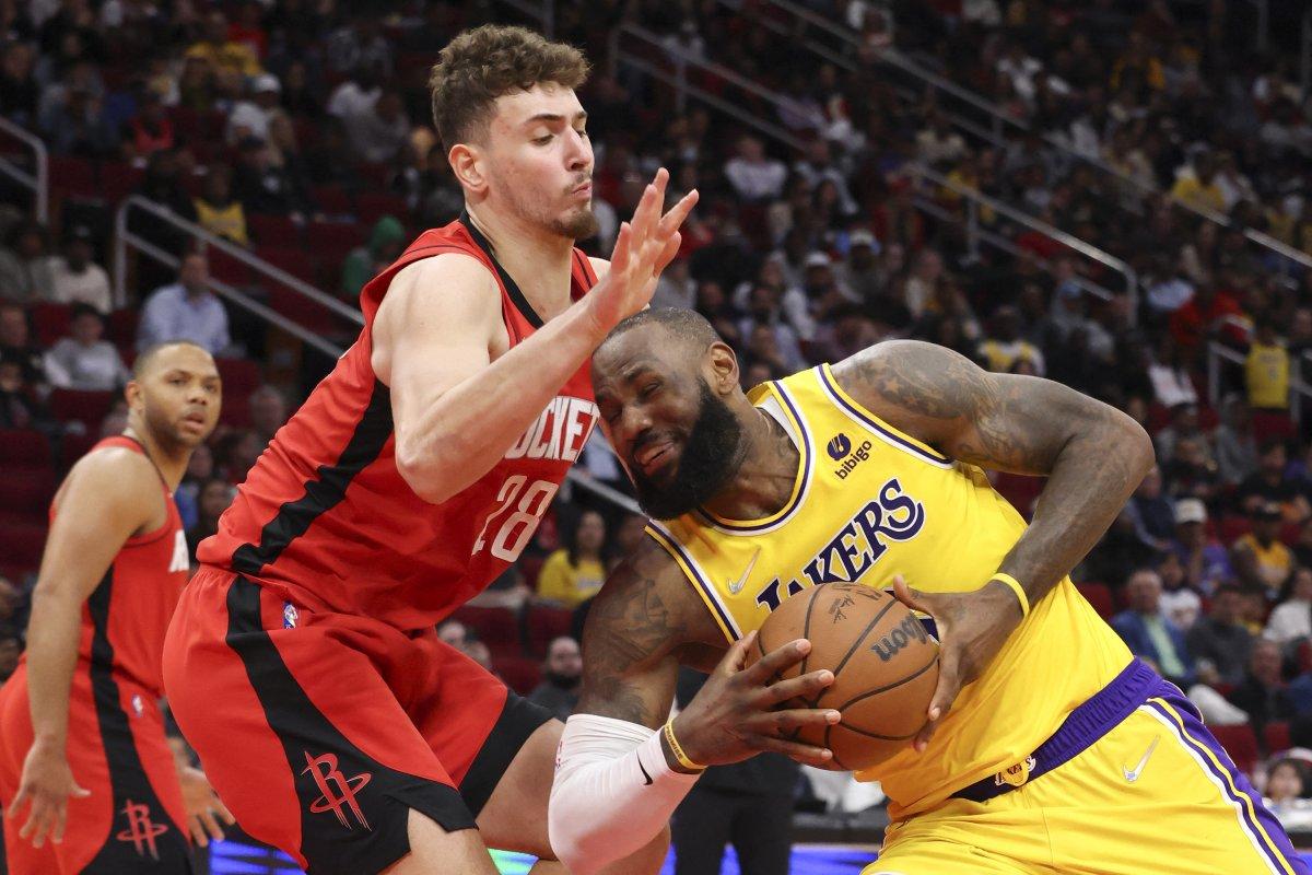 Alperen Şengün kariyer maçını oynadı, Rockets kazandı