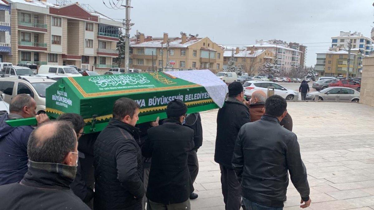 Konya'da damadı tarafından bıçaklanan kadın toprağa verildi