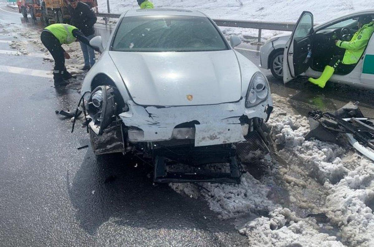 Adil Gevrek trafik kazası geçirdi