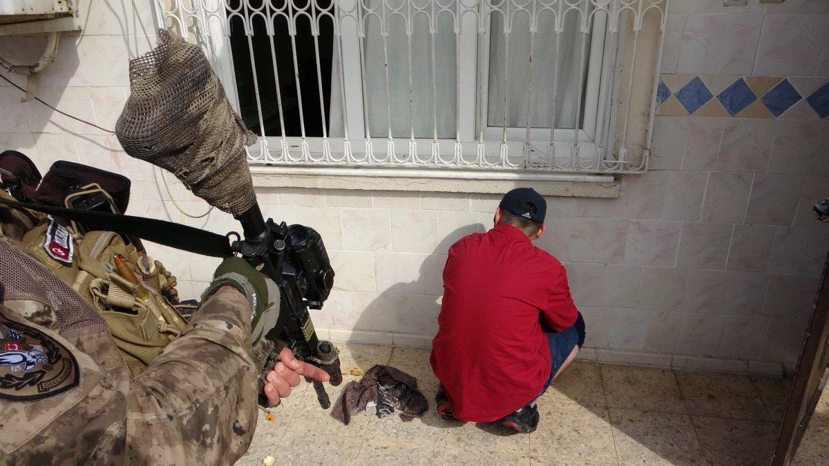 Adana'da bonzai yakalatan şahıs hüngür hüngür ağladı