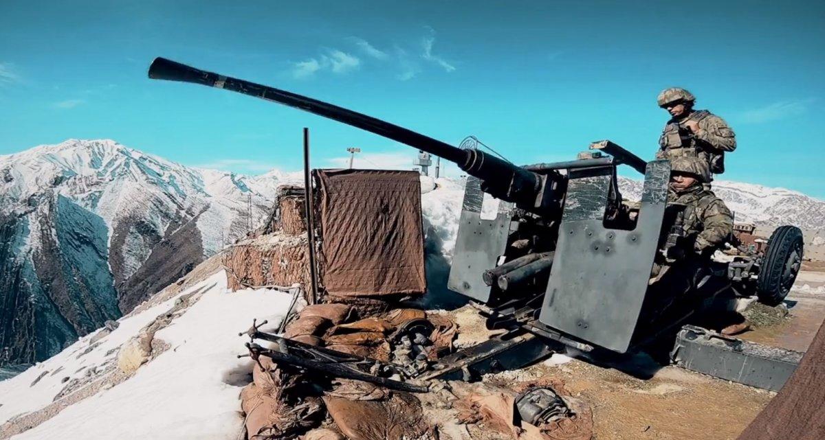 Mehmetçik, zorlu hava ve arazi koşullarında vatan nöbetinde