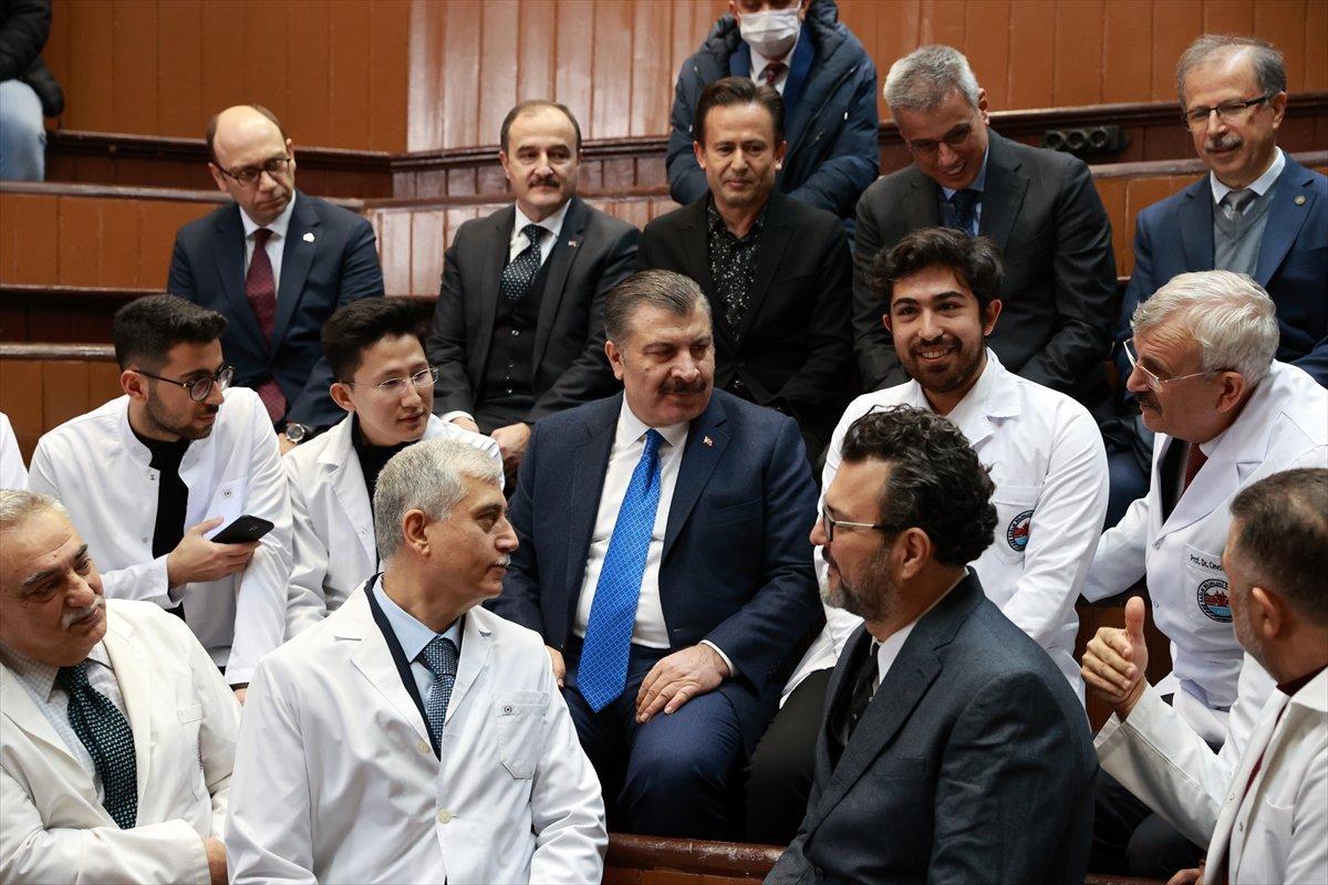 Fahrettin Koca sağlıkçılarla buluştu