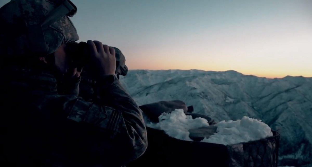 Mehmetçik, zorlu hava ve arazi koşullarında vatan nöbetinde